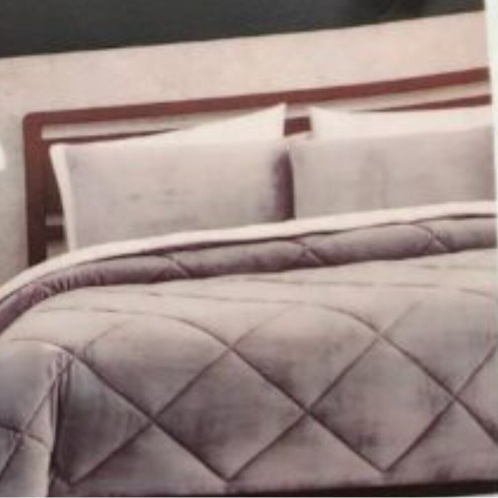 London Fog comforter king Elegant light silver Gray Comforter cream fur back
